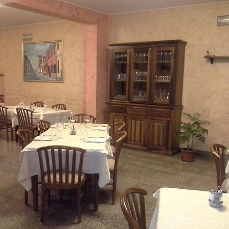 Hotel Ticino Ristorante Chierico Carbonara al Ticino Bagian luar foto