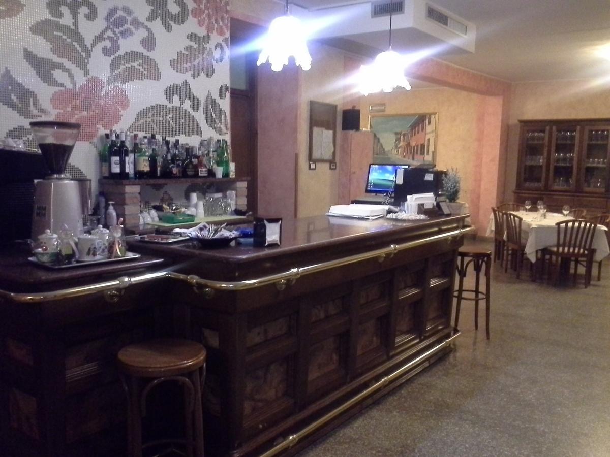 Hotel Ticino Ristorante Chierico Carbonara al Ticino Bagian luar foto